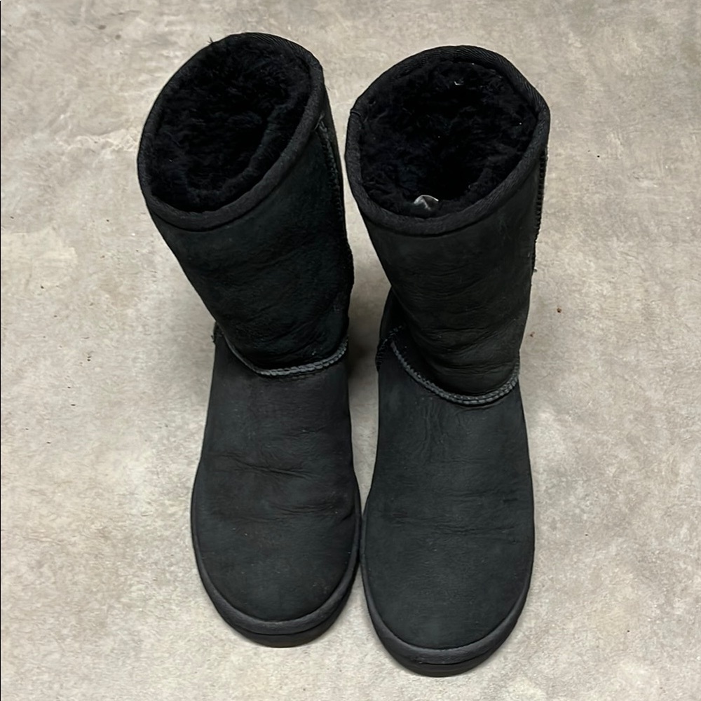 UGG AUSTRALIA CLASSIC SHORT II
